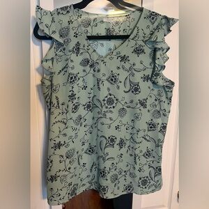 Maurices Mint/Black floral flutter sleeve top XL